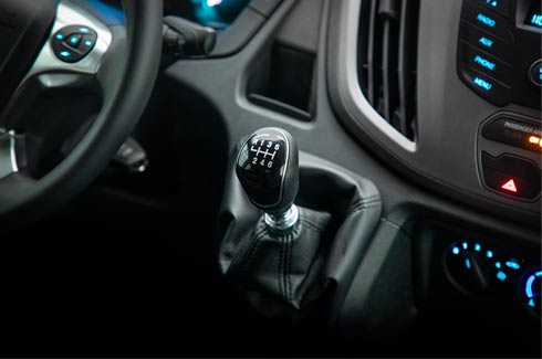 Galería - Interior - Ford Transit Chasis, Transmisión manual de 6 velocidades.